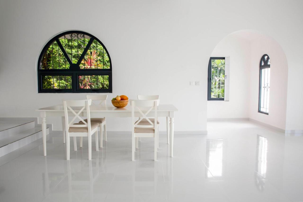Paradise Heights Luxury Apartments & Villa Beau Vallon  Exterior photo